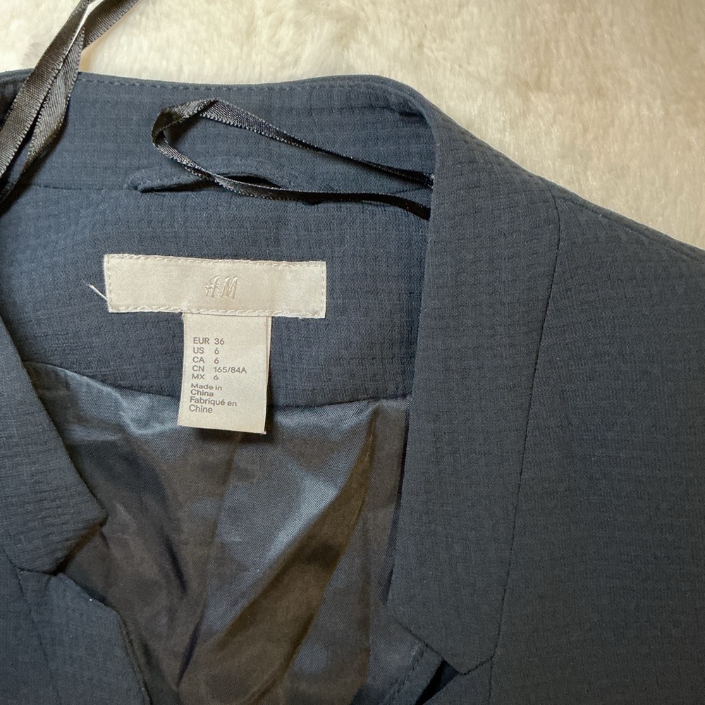 Forever 21 Navy vest - Picture 5 of 6